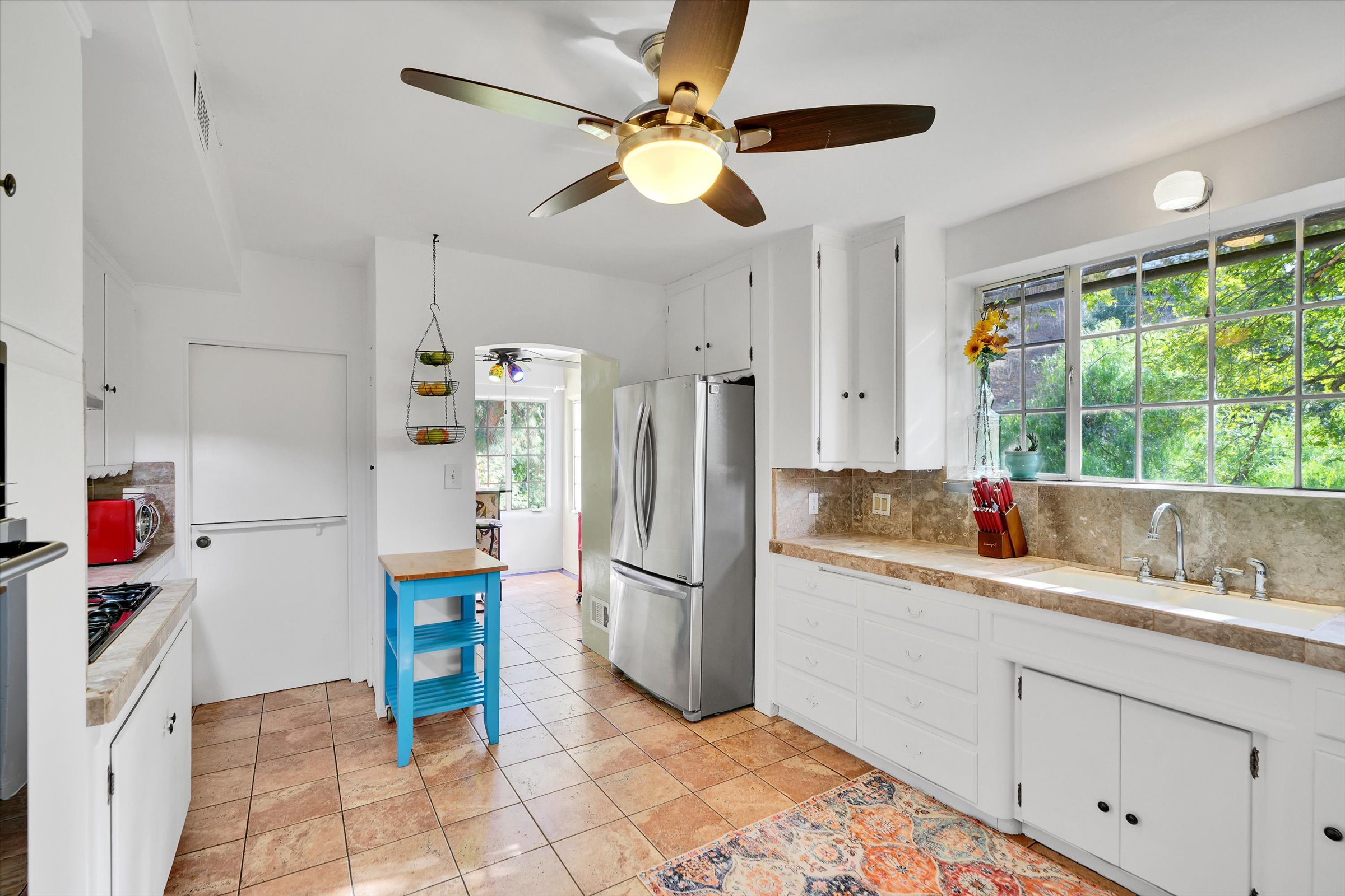 https://tujungahouse.com/wp-content/uploads/2025/02/28-11111-Tujunga-Canyon-Blvd-28.jpg
