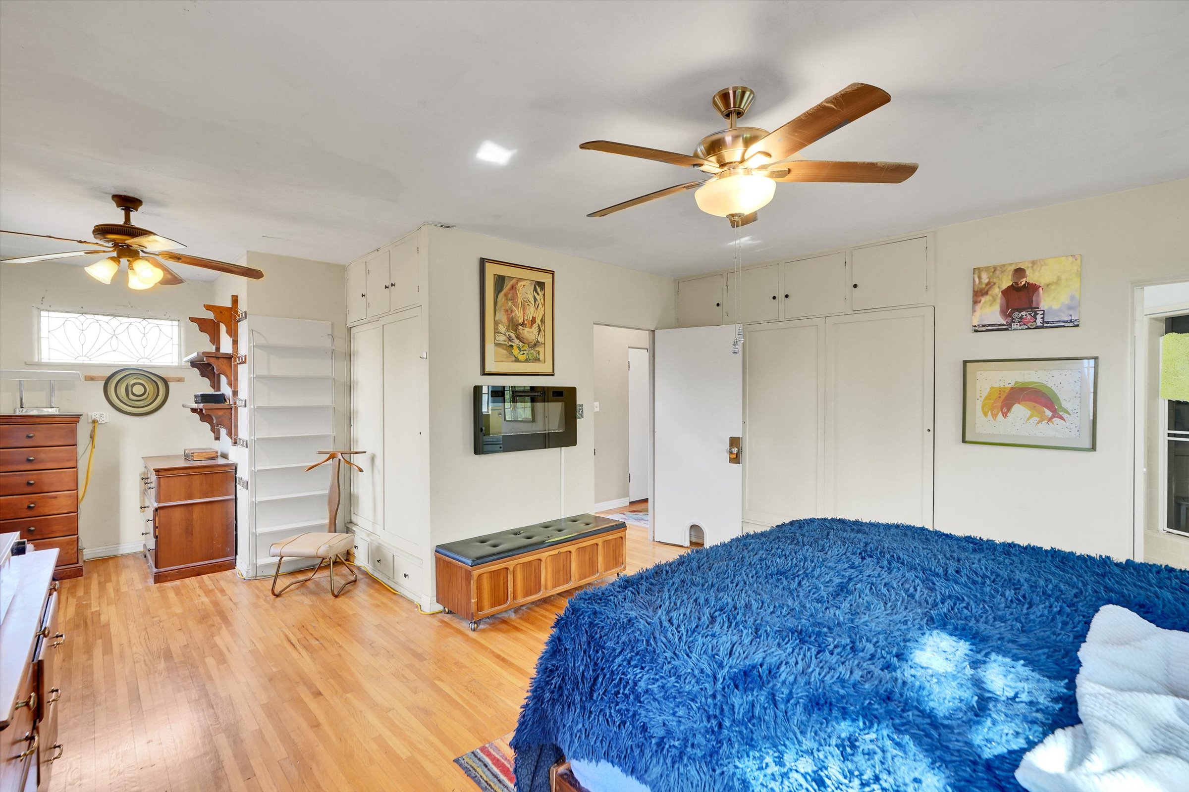 https://tujungahouse.com/wp-content/uploads/2025/02/46-11111-Tujunga-Canyon-Blvd-46.jpg
